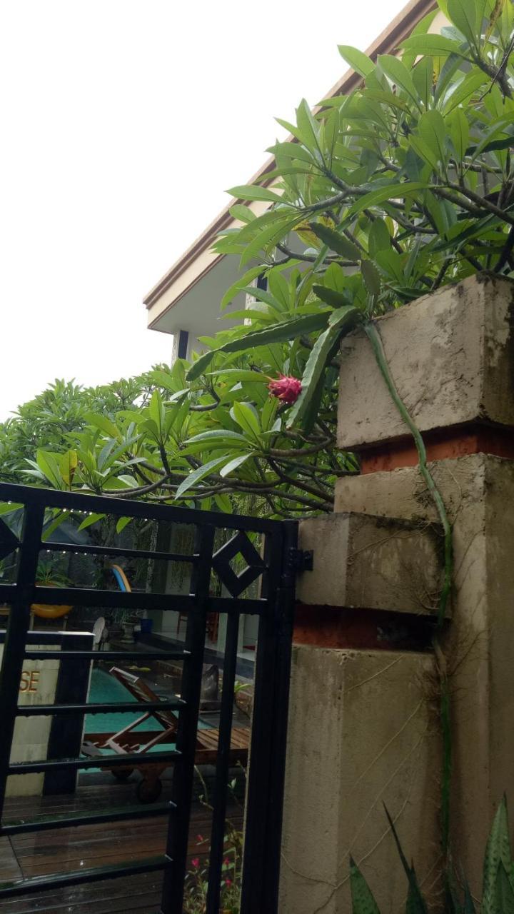 Pujihouse One Apartment Legian Exterior foto